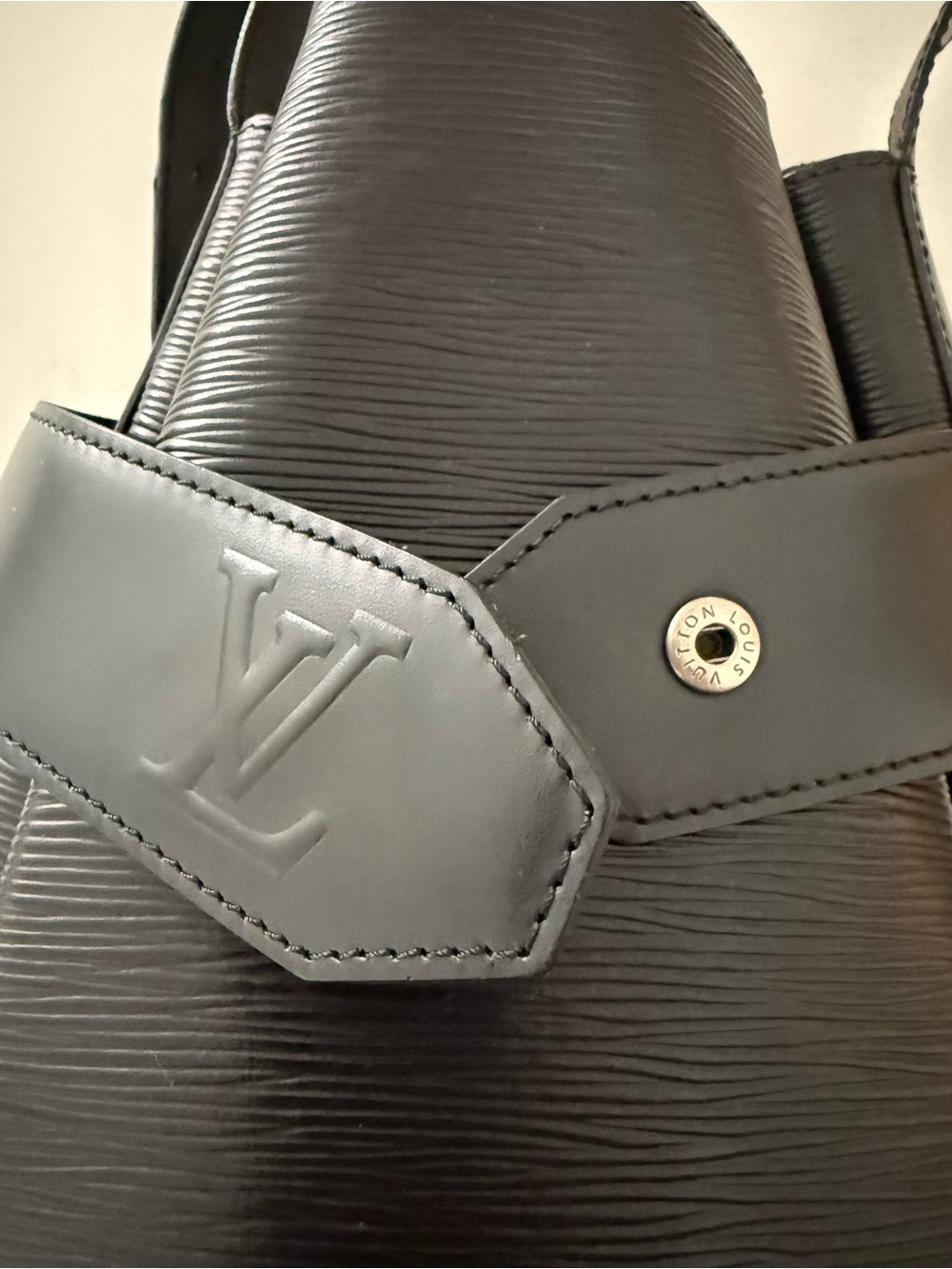 Louis Vuitton Black Textured Epi Leather Messenger Bag